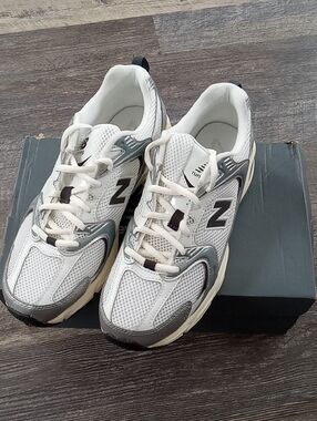 New Balance Unisex Sneakers-LIKE NEW